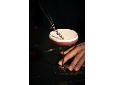 スピークイージースタイルバー(隠れ酒場)で楽しく働きましょう♪
友達にカクテルをふるまう日が来たり…！？