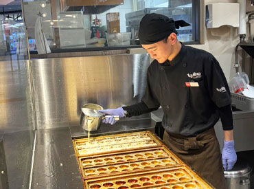 フジグラン宇部店内にあるたこ焼き店♪
アツアツでおいし～いたこ焼きが
半額で購入できるのも魅力のひとつ！