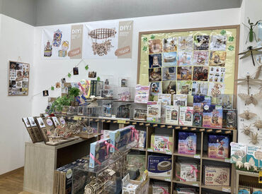 写真やカメラが好きな方はもちろん!
そうでない方も大歓迎♪
雑貨や、本格的なカメラグッズ等
好きなものに囲まれて働けます★