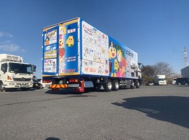 栄進物流株式会社 街を走るトラック、そのデザインはあなたの仕事。
“形に残る仕事”を、未経験から。
トラックを彩る仕事、始めませんか？