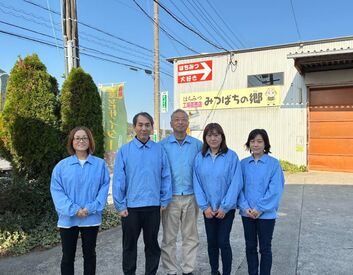 株式会社みつばちの郷  はちみつはもちろん、はちみつを使った食品や化粧品など、いろいろな種類の商品が陳列されています。
社員割引で購入も可能◎