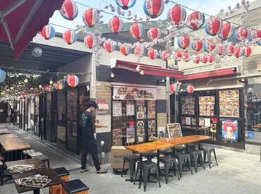 ＜綺麗な店舗♪＞
接客の仕方や端末の操作など、
基本的な業務内容はしっかり研修でお教えします！
ぜひ奮ってご応募ください♪