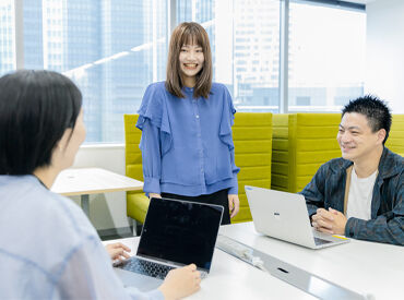 社員も含め、20代半ばのスタッフがほとんど！
仲が良く明るい雰囲気でお仕事してます♪
気楽に働ける環境です◎