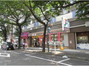 セブンイレブン 川崎鷺沼中央店 未経験の方でも大歓迎！先輩たちが優しく教えてくれます(о´∀`о)駅近でかなり便利！交通費も支給！