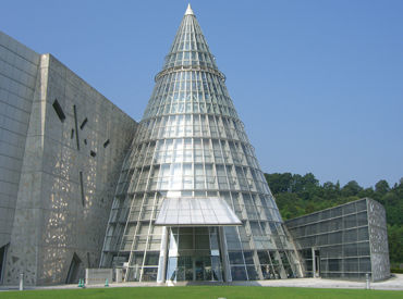 テレビでも話題？！人気のジップラインスタッフも♪
アクティビティが好きな方歓迎！
安心のサポート体制で未経験でも大活躍☆