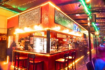 履歴書不要で応募もカンタン♪
和やかムードで研修も行っています♪
屋上での爽やかな風を感じ
仲間と楽しみながら働けます♪