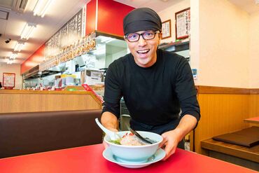 ラーメン山岡家 千葉花見川区店 「大丈夫？」「困ったことはない？」と
お互いに声を掛け合いながら業務を進めています！
チームワーク抜群の職場です◎