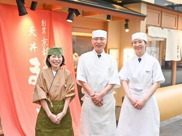 まきの 難波千日前店［110983］ 「都度揚げ」を採用し、お客さまに揚げたてサクサクの天ぷらを楽しんで頂いています。