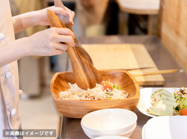 未経験・ブランクあり歓迎！
料理の仕込みや盛り付けなど♪
カンタンなお仕事で効率的に稼ぎませんか？