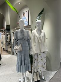 ＼アパレルデビュー大歓迎／
オシャレを楽しみながら働ける環境です♪
知識などは必要ナシ◎できることからお任せします！