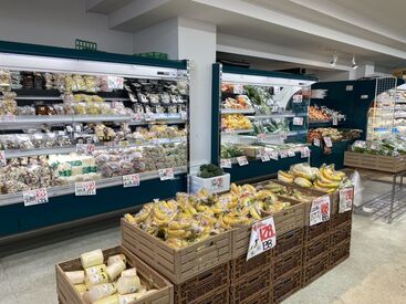 有限会社渡会商店 ＜アクセス良好＞
市電『西線16条駅』で降車して
スグ目の前にあります！
天気が悪い日も快適出勤♪