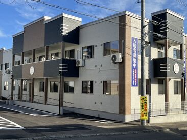 車通勤OK＆ガソリン代支給！
無料駐車場ありで通いやすさ抜群★
シフトも柔軟だから自分のペースで働けます♪