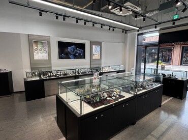 CASIO WATCH OUTLET 木更津店 店舗の常駐スタッフは2名ほど。少人数体制で落ち着いた雰囲気♪
じっくりお客様と向き合えるから、接客が好きな方にピッタリ
