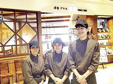 学生さん・主婦(夫)さんたちとワイワイ楽しく働けるのが飲食店の魅力★
『会社・ビジネス』という固い雰囲気が苦手な方もぜひ！