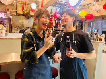クアトロ　（恵比寿フィッシュセンター） 異国の熱気とナイトバイブスがぶち上がる
恵比寿フィッシュセンター内のアジアン屋台☆
爆盛りテンションでスタッフ仲も最高潮♪