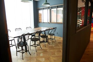 土日祝休みだからプライベートも充実♪
平日はテストプレイ・土日は好きなカードの大会に…
カード漬けの毎日を送る社員も多数★