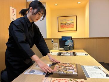 ＼幅広い年代が活躍中／
高校生のバイトデビューを応援◎
もちろん、フリーター・学生・主婦(夫)さんも
大活躍中の職場です♪