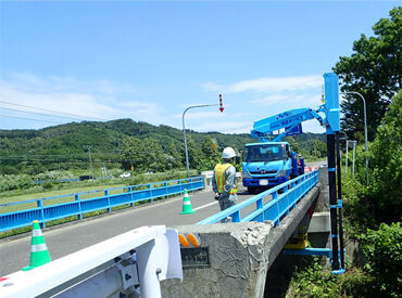 株式会社橋梁サービス ↑こちらが＜橋の点検警備＞の現場です！
出張経費は会社がしっかりサポート◎
ご当地グルメ巡りも、密かな楽しみです！