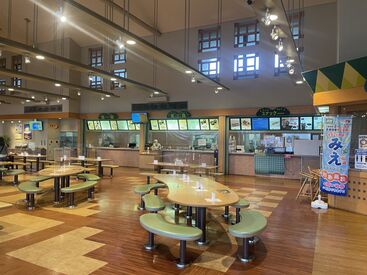 湾岸長島パーキングエリア ※長島観光開発株式会社 ＼未経験大歓迎のお仕事／
1日4時間～OKなので
ご家庭やプライベートとの両立も◎
お気軽にお問い合わせください！