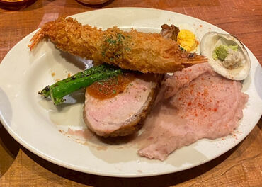 口コミでも「美味しい！」と話題のお料理が
まかないで食べられちゃいます★
しかもお値段は【無料】！
普段使える社割もアリ◎