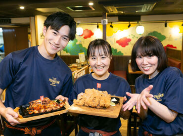 \いらっしゃいませ♪/
まずは笑顔でお客様をお出迎え☆
飲食バイトが初めての方も
当店で無理なくSTART★