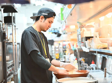 串カツ田中　KITTE博多店 全国展開の「串カツ田中」で活躍しませんか？
接客方法などイチから研修でお伝えします！