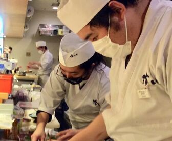 駿河湾　沼津　海いち BiVi沼津内で通勤便利です。新鮮なお魚と地酒を味わえる落ち着いた雰囲気の和食居酒屋で働きやすいです。