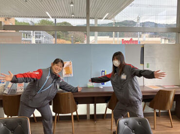 あかしや通りＳＳ ＜車をお持ちの方必見！＞
車通勤OK＆無料駐車場あり！
ガソリン代・洗車代・タイヤの買い替えが
社員割引でおトクになります♪