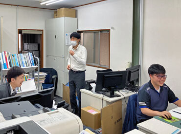 自動車工場…ではなく、自動車の修理などに使う部品を販売する流通商社です。
明るく元気に働ける方、お待ちしております◎
