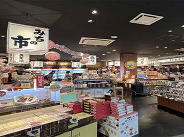 関サービスエリア(上り線) ほとんどのスタッフが未経験からのスタートでした★
優しい先輩ばかりだから、いつだって気軽に相談もできちゃいます♪