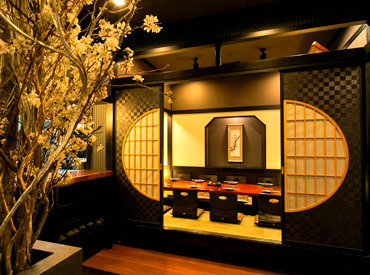 雷門き介神保町店 神保町駅A2出口徒歩1分で好アクセス！
雨の日も風の日も日差しが強い日も「ノンストレス」で通勤可能です♪