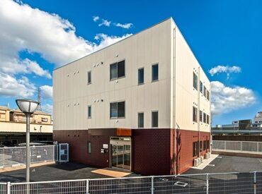 介護業界に興味がある方歓迎!
研修制度はもちろん、
資格取得支援制度もあるため、
一から介護の知識やスキルが身に付きます◎