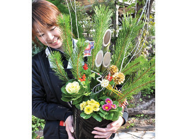 華やかなお花のアレンジや箱詰めを一緒にしてみませんか?
未経験からのスタートがほとんど!
安心して始められますよ♪