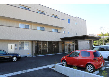 流山ケアセンターそよ風 ＼正規フルタイム社員の募集です！／
30～50代を中心に、全世代のスタッフ在籍！
世代を超えて、自然と打ち解けられる職場です＊