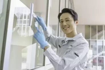 青空の下でビルの窓をピカピカに♪
高所の作業が気にならない方にオススメです◎
※画像はイメージ