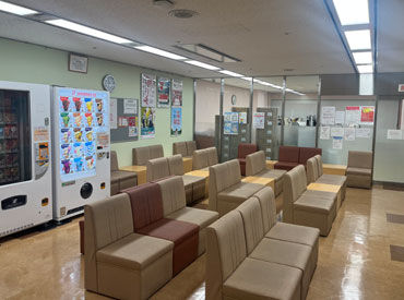 日勤のみの勤務となるため、
夜勤や不規則な働き方が難しい方や
ワークライフバランス重視の方も無理なく働ける環境です。
