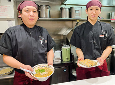 ＜幅広い世代が活躍中＞
大学生～シニア層まで幅広い！
1度働くと長続きしているスタッフ多数◎
居心地がいいと評判★