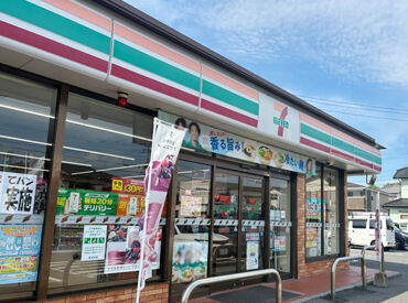セブンイレブン福岡室住口店 ＼セブンイレブンでバイトデビュー♪／
未経験スタート大歓迎◎高校生もOK！
しっかり丁寧にお教えするので安心です◎