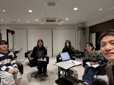 HAIR & MAKE EARTH 国立店 「子育ての合間に働きたかった」
「家から近いから」
「ゆくゆくは正社員に…」など応募理由は人それぞれ♪