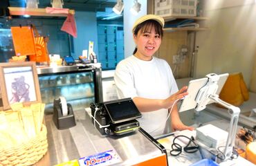 株式会社Smile ＜オススメポイント＞
働きやすさはピカイチ★
休み希望や出勤希望は気軽にLINEで！
派手髪・ピアス・ネイル・髭何でもOK