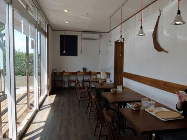 ご利用者様、お客様に＜笑顔＞をお届け♪

わからない時は
先輩たちしっかりサポート◎
安心して働ける空間です♪