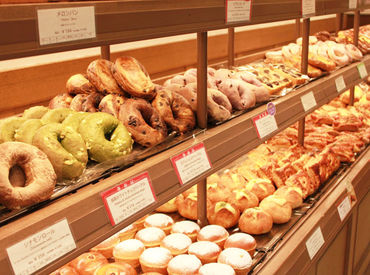 ブランジェ浅野屋 エキュート上野店[9855] 創業1933年、軽井沢に本店を構える老舗ベーカリー。
“美味しいパンのある生活”をテーマに
こだわりのパンをご提供しています。