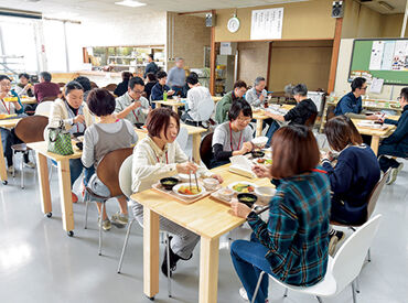 株式会社博進堂 服装自由！
エプロンと三角巾をご用意いただければ、
後のスタイルは自分らしくてOKです♪