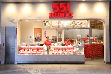 ≪バイトデビューにもオススメ≫
店長・社員・先輩からのフォロー抜群♪
困ったときはすぐに相談できる環境(^^)/