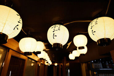 炭火と炉端　テント 飯田橋中央ビル５階にNEWオープン！落ちついた空間も魅力！飲食未経験のスタッフも多数活躍中◎副業や扶養内もOK！