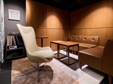 丁寧な研修やフォロー体制で、初めてのアルバイトでも安心♪
新しい仲間と一緒にカフェバイトデビューしませんか？