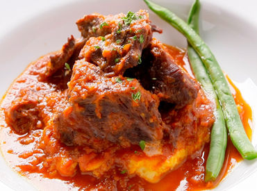 SUMIYAの看板メニュー「牛ほほ肉のトマト煮込み」
じっくりトロトロになるまで時間をかけて煮込んでいます◎
ぜひまかないで!!