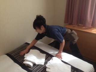 株式会社山﨑ビル環境サービス（勤務地：鹿児島市西田） 「大丈夫？」「困ったことはない？」と
お互いに声を掛け合いながら業務を進めています！
チームワーク抜群の職場で働きやすい♪