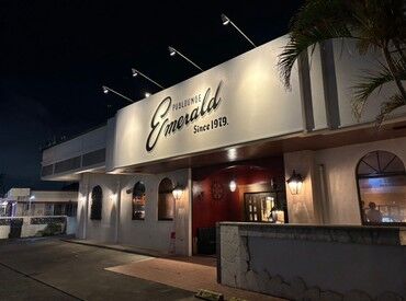 パブラウンジ・エメラルド 正社員として、ステーキハウスの運営に携わってみませんか◎
飲食店での勤務経験がある方は優遇いたします♪