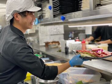 凱旋門　成田店 ≪千葉県内の人気店♪≫
会長・社長が自ら厳選したお肉で
お客様を笑顔に◎
従業員割引で家族や友達と
おトクに食事もできます！